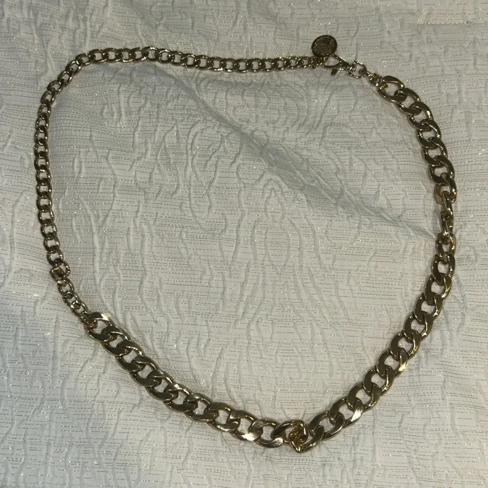 Vince Camuto Gold Tone Chunky Curb Link Belt Lion Crest Medallion Coin Charm